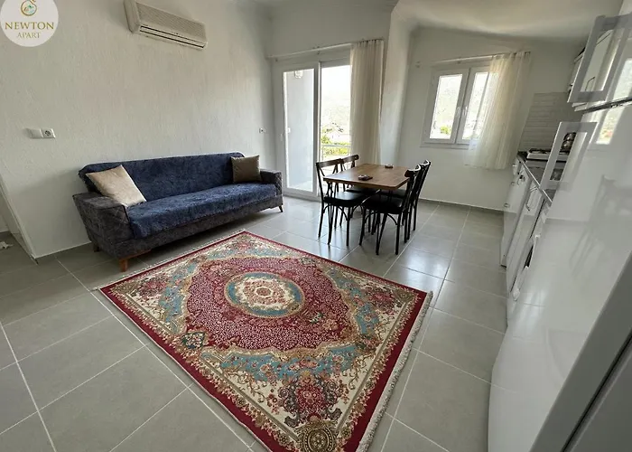 Newton Apart * فتحية