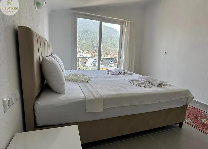 Newton Apart * فتحية